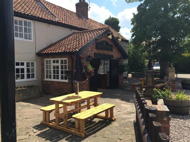 The Fountain At Tuxford & The Square And Compass Normanton On Trent Hotel Buitenkant foto